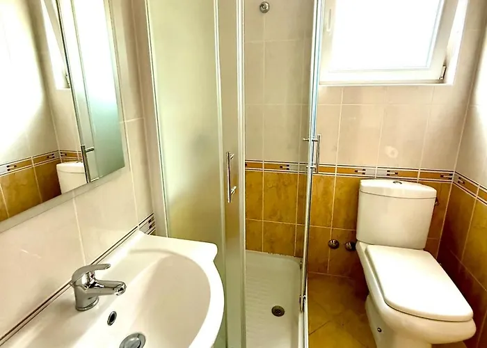 Cozy Seaside Apartment, -2 アパート *