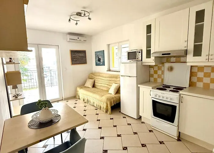 Cozy Seaside Apartment, -2 アパート *